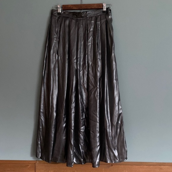 Who What Wear Mid-Rise Flowy Midi Skirt - Picture 4 of 9